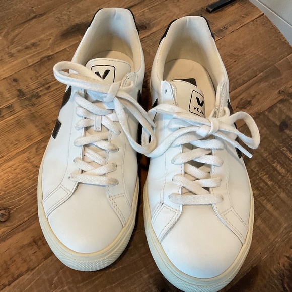 VEJA Sneaker - Picture 3 of 5